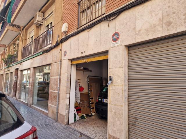 LOCAL CON VADO EN EL CORAZON DEL BARRIO DE ALTABIX