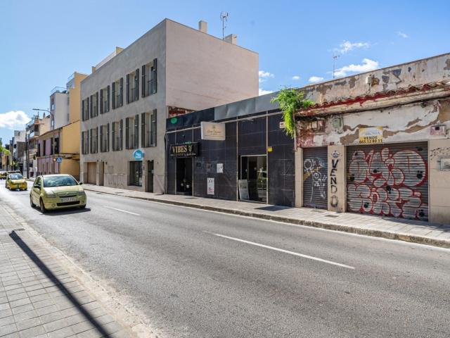 Local con vivienda independiente en la parte superior trasera, ubicado en el Terreno, Palma