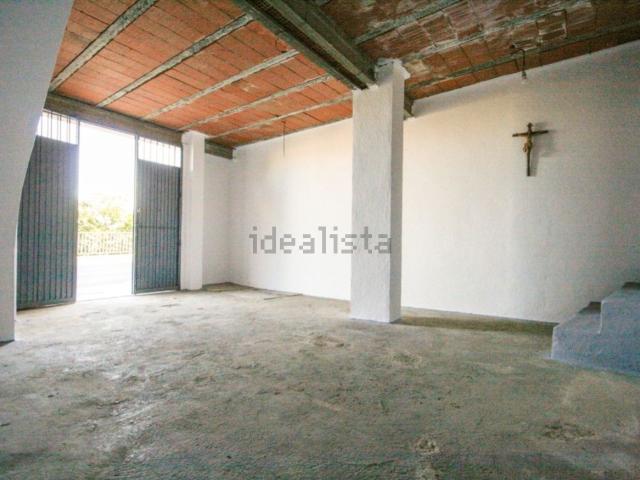 Local, Coin