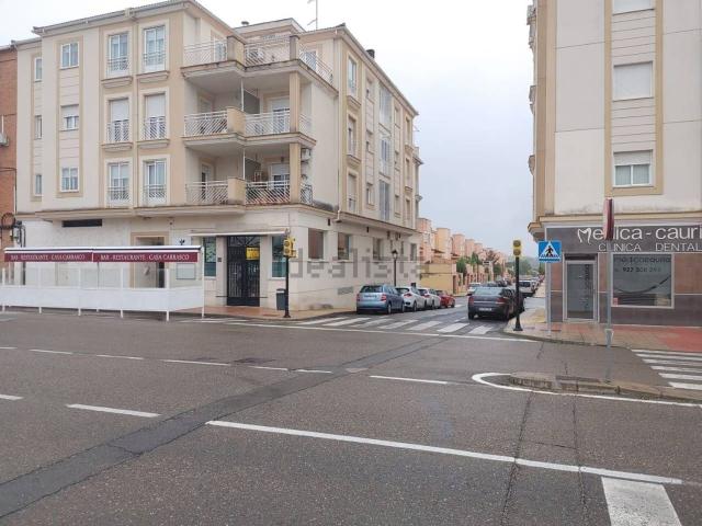 Local, Coria