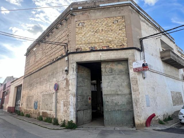 Local, Coria del Río