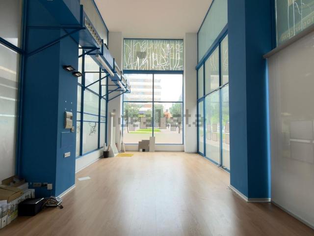 Local, Cornellà de Llobregat