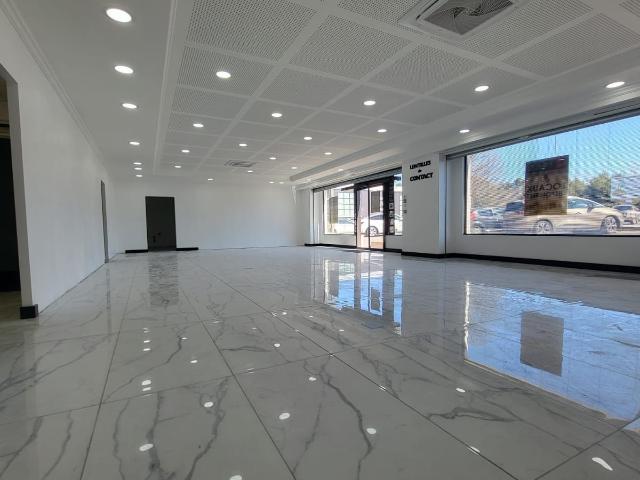 LOCAL COMMERCIAL 200M2 VENELLES ZONE COMMERCIALE INTERMARCHÉ