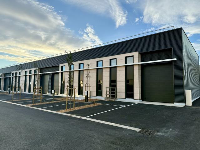 Local d activité de 280 m2 proche accès autoroute