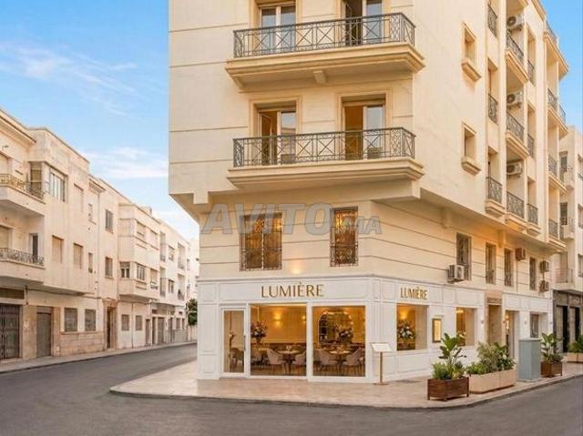 Local d’angle premium à Racine – 100 m²