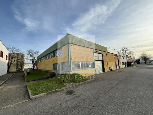 Local d'activité à vendre Corbas Bureaux aménagés R+1