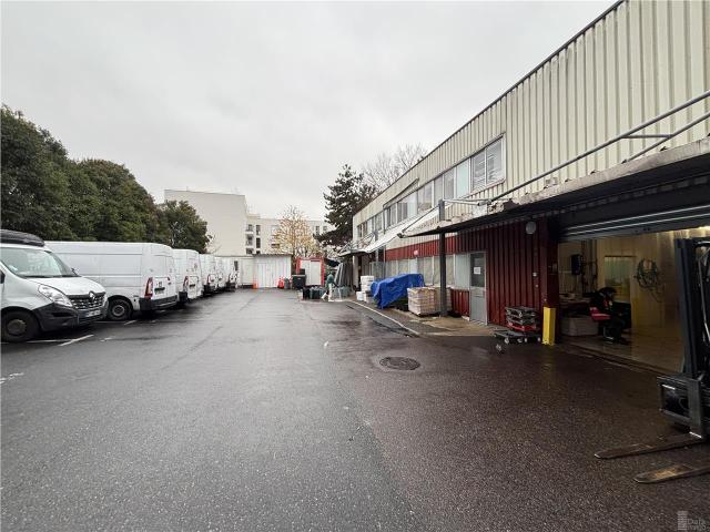 Local d'activité à vendre Aubervilliers Accès camionnettes