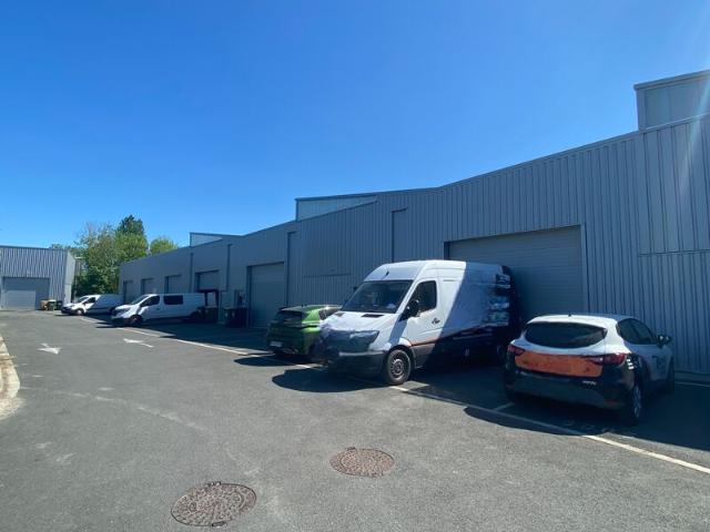 Local d'activité à vendre Bassens Proche A10 et rocade