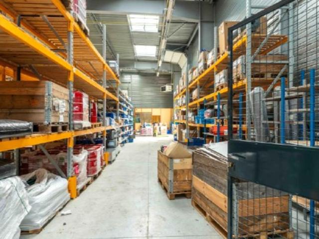 Local d'activité à vendre Blois Accès direct A10 Bail 2034