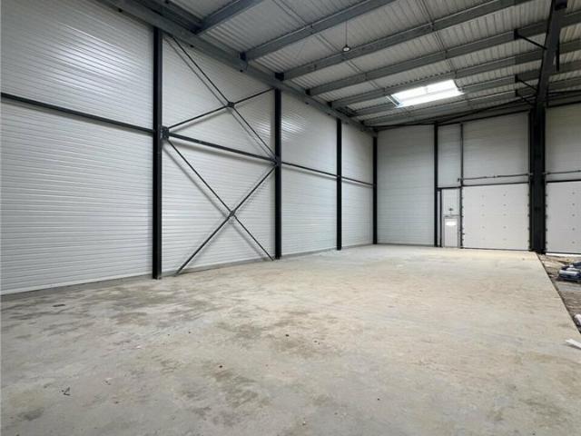 Local d'activité à vendre Louvres Parc neuf avec services