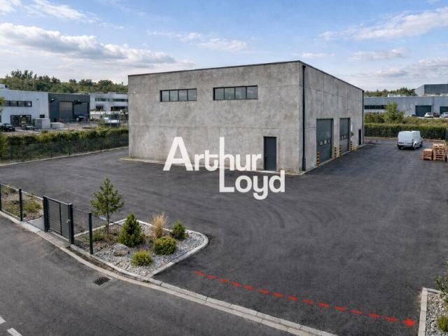 Local d'activité à vendre Le Muy Accès A8 et terrain 1600 m²