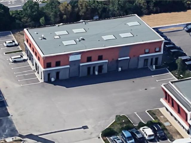 Local d'activité à vendre Meyzieu Parc sécurisé proche axes