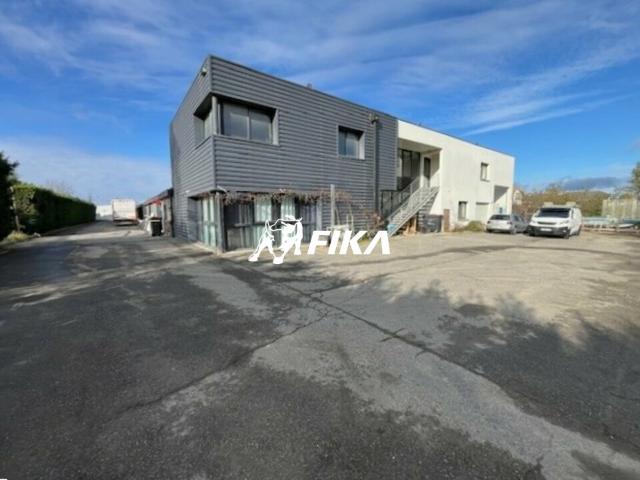 Local d'activité à vendre Muret Accès routiers et bus à proximité