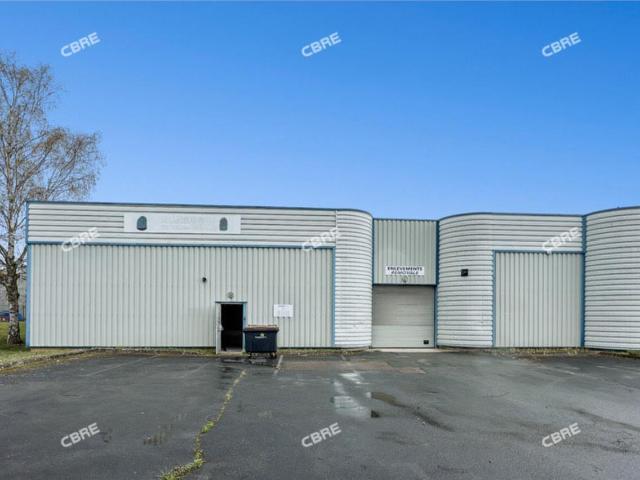 Local d'activité à vendre Saint Pierre du Perray Proche A5 A6 et RER D