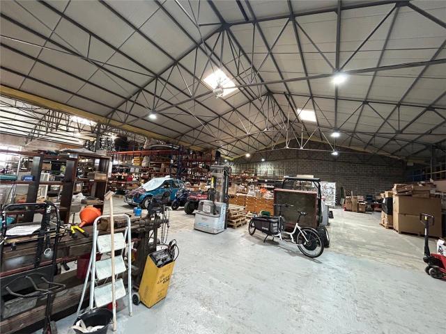 Local d'activité à vendre Saint Quentin Proche accès autoroutier