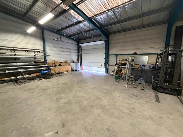Local d'activité à vendre Valence zone Est Showroom et stockage