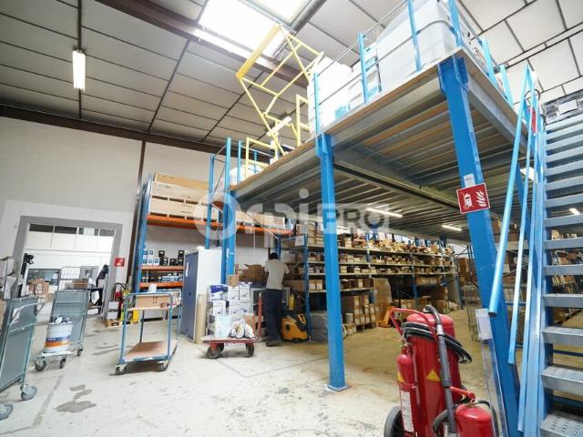 Local d'activité à louer Vaulx en Velin Proche transports