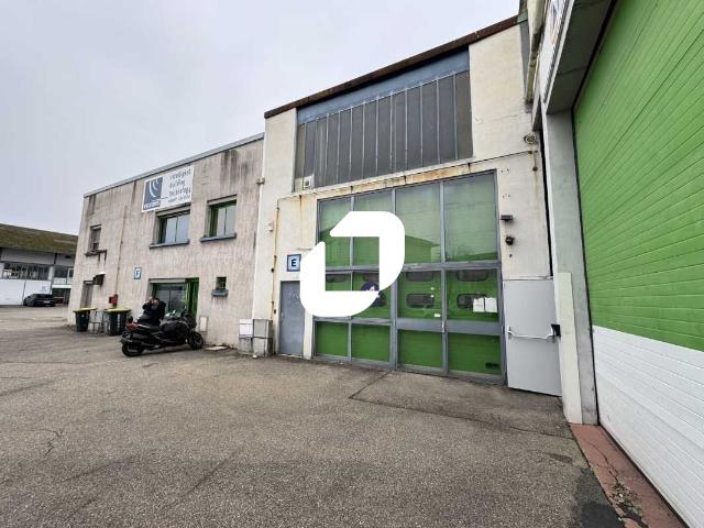 Local d'activité à louer Vénissieux Proximité périphérique Laurent Bonnevay