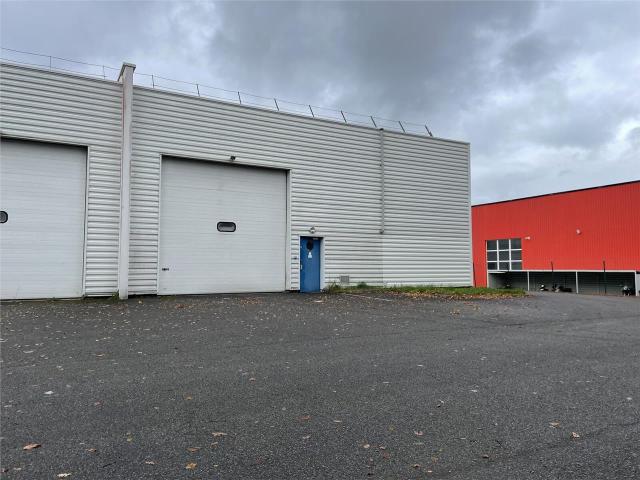 Local d'activité à louer La Chapelle sur Erdre Parking privé