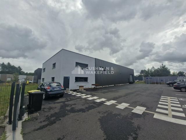 Local d'activité avec bureaux à vendre Salaunes Accès PL