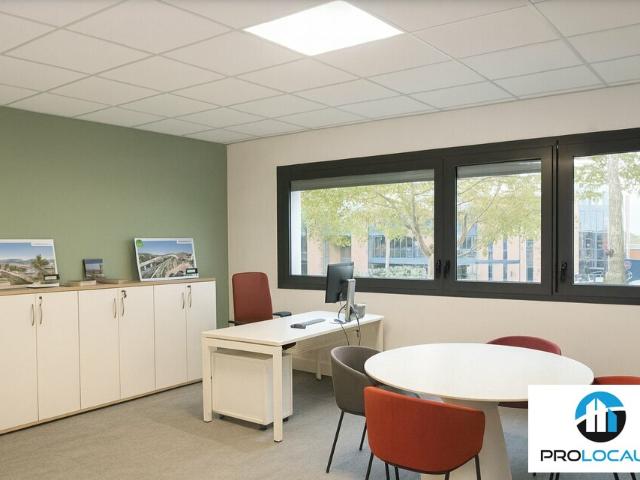 Local d'activité + bureaux + appartements à vendre Camon
