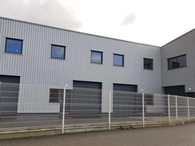 Local d'activité + bureaux en duplex