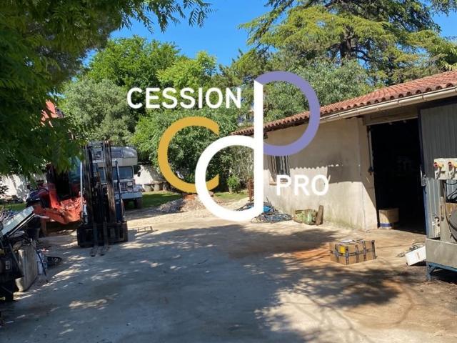 Local D'activité De 100 M² Sur Un Terrain De 810 M² À Céder. 810m² Nîmes