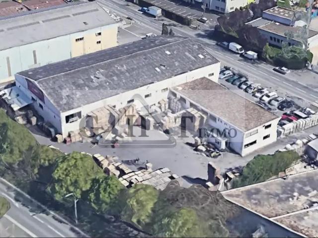 Local d'activité de 1 700 m² à vendre à SARCELLES