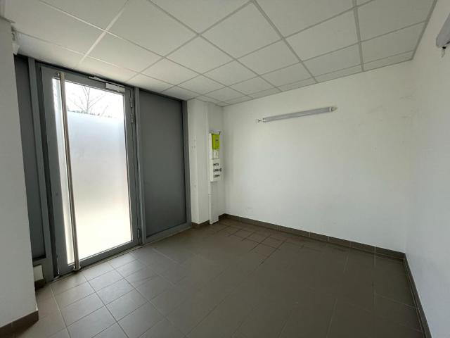 Local d'activité de 35,70 m² à 120 000