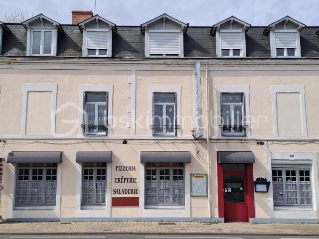 Local d'activité de 650 m2 à Le Lude