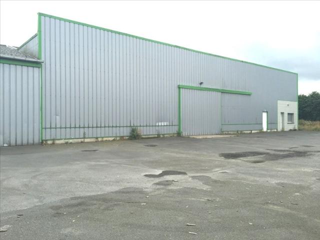 Local d'activité proche FOUGERES 800 m2