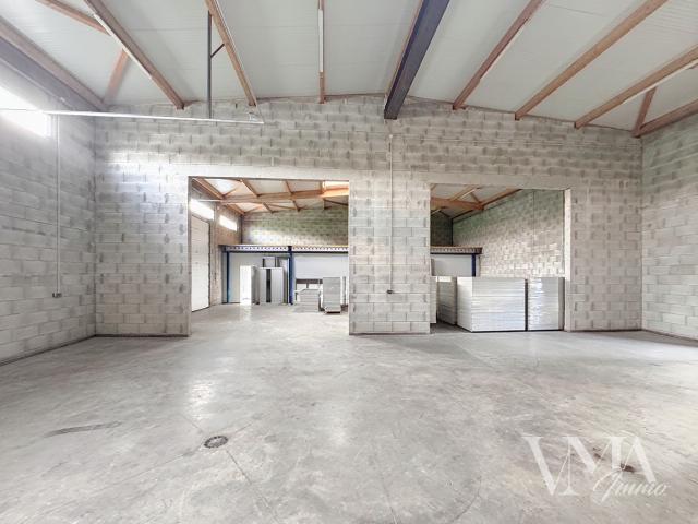 Local d'activité récent 347 m2 Panissières 42 530 000 €