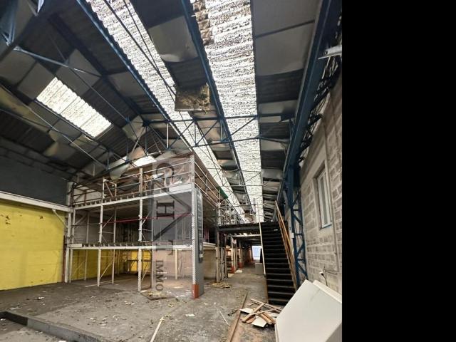 LOCAL D'ACTIVITES/ BUREAUX A VENDRE 2140M2