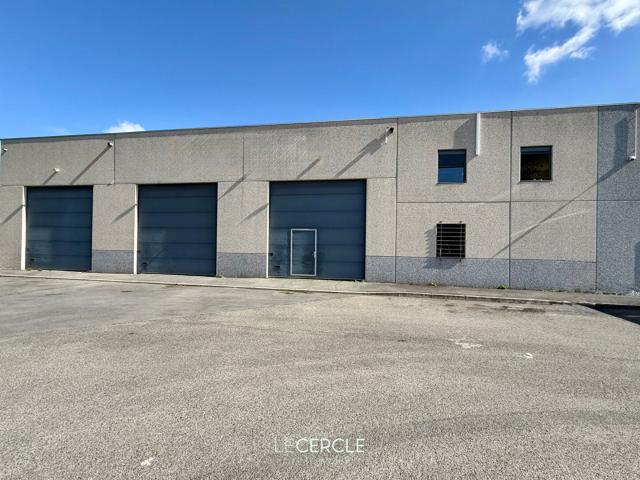 Local d'activités et d'entrepôt Lamorlaye 590 m2