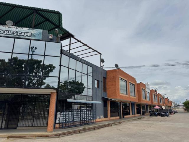 Local de 540 m2 más equipos Panadería entrada Paraparal Alto Tráfico