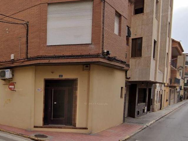 LOCAL DE 60 M2 MAS 30 DE SÓTANO
