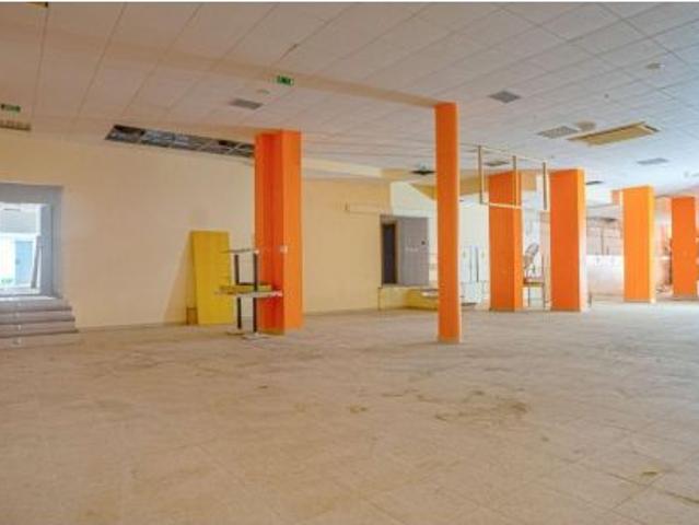 LOCAL DE 700M2 EN CENTRO DE TORREVIEJA