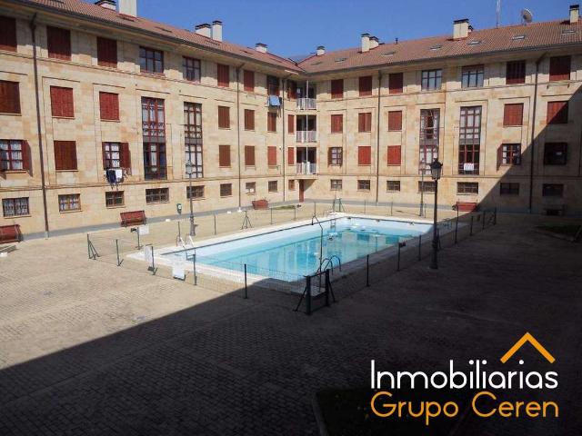LOCAL DE 90M2 CON POSIBILIDAD DE HACER ENTREPLANTA, 5 METROS DE ALTURA DERECHO A PISCINA