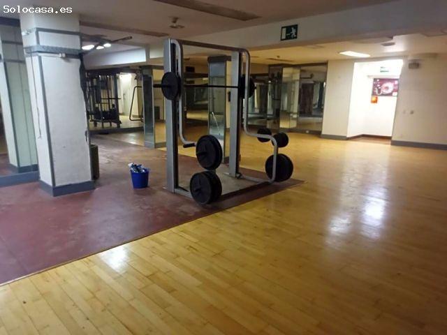 Local de 1600m² junto al centro de Santander