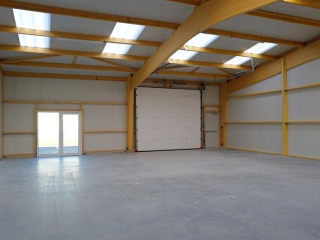 Local de 180 m² neuf à louer