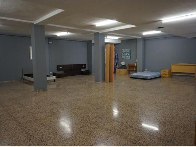 Local de 185 m2 con 2 alturas! Ideal Inversores con ideas!