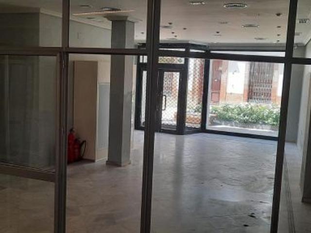 Local de 200 m2 en el centro, con aseos