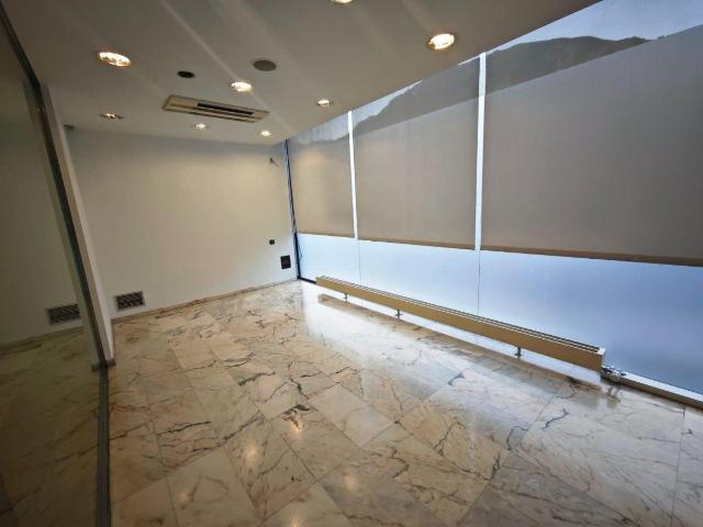 Local de 205 m2 para oficinas o negocio en la zona Vivand Escaldes