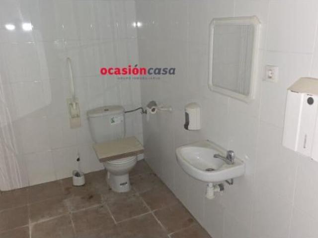 LOCAL DE 225 M2 A LA VENTA