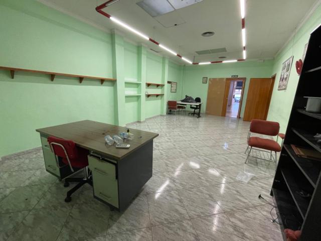 LOCAL DE 240 M2 ACONDICIONADO COMO OFICINA