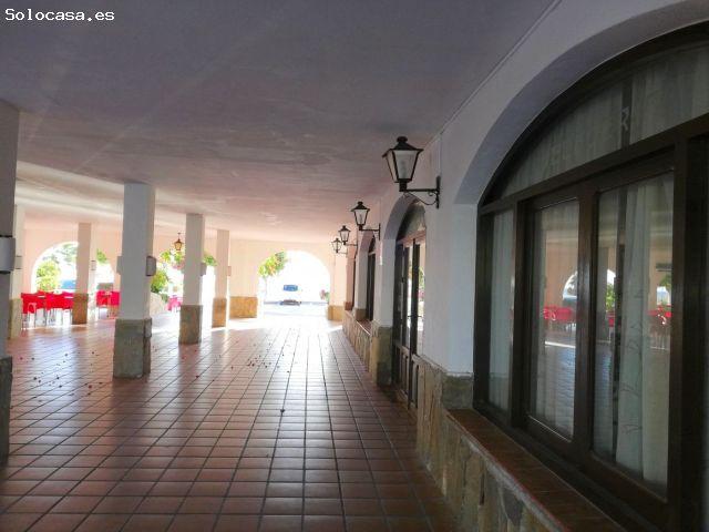 Local de 240 m2 frente al paseo en la zona de las Marinas, Vera Playa