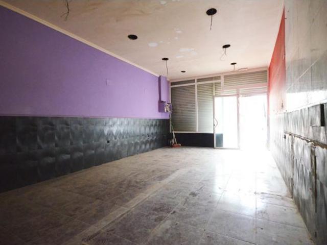 Local de 38 m2 bien ubicado, cerca La Fira, Carrefour y Juzgados