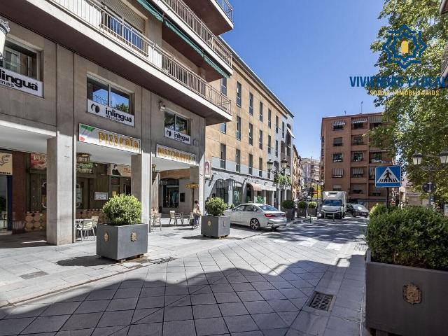 LOCAL DE DOS PLANTAS + OFICINA EN ANGEL GANIVET
