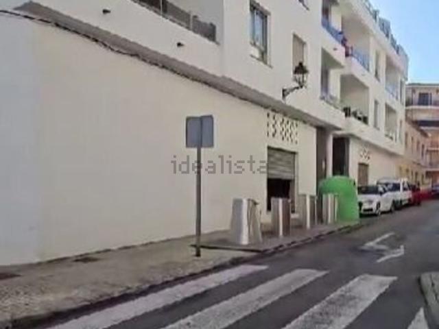 Local, Denia