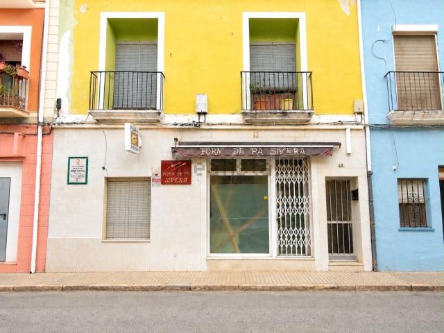 Local, Denia